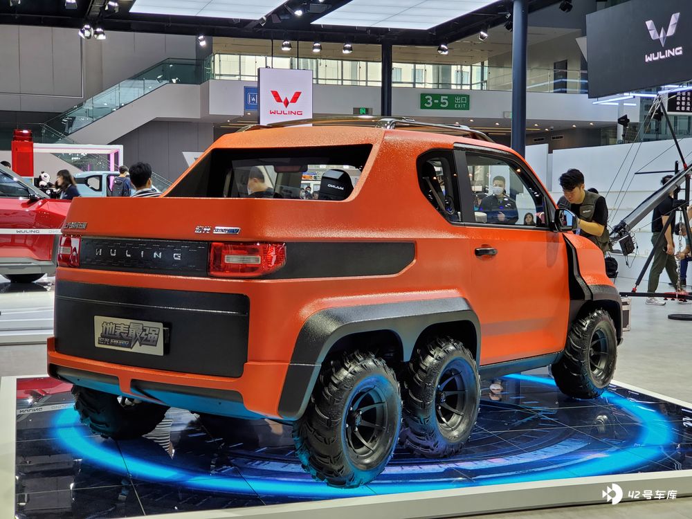 成都车展:五菱 mini ev 6x6 地表最强版