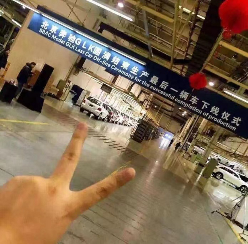 A picture taken by a Mercedes-Benz enthusiast inside the factory, he must also be reluctant to say goodbye.