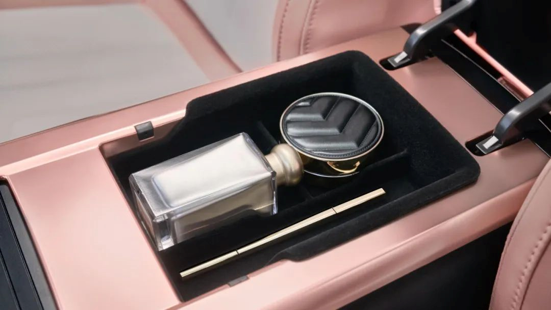 Cosmetics Storage Compartment