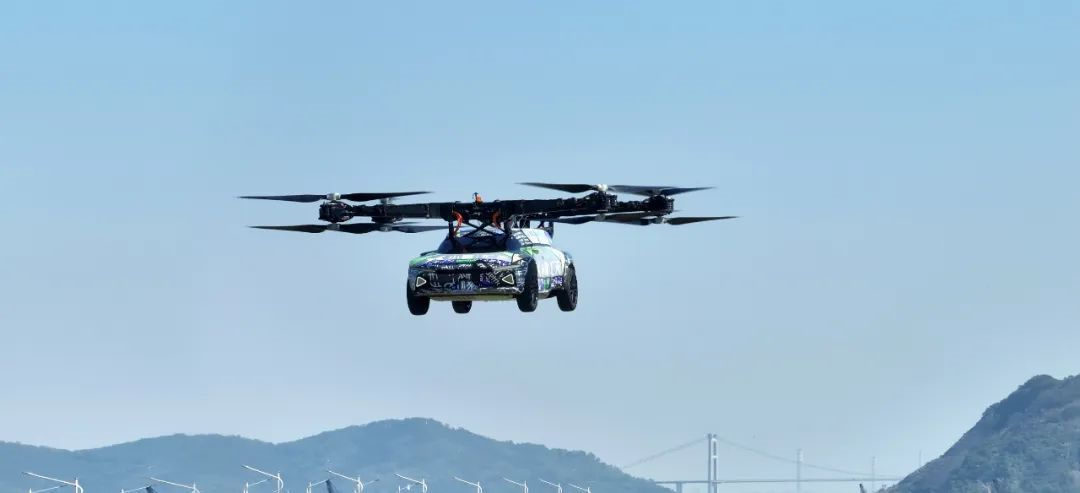 (XPeng Huitian flying car test vehicle successfully flew for the first time)