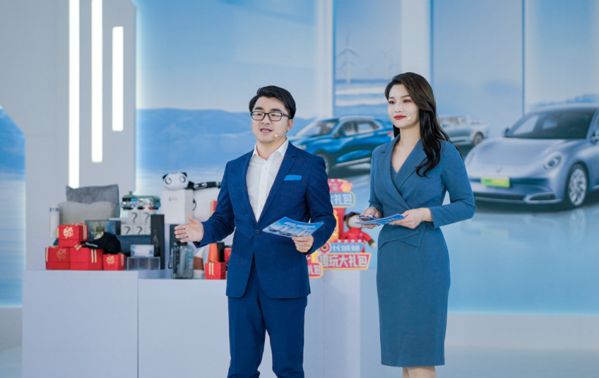 (Left) Fu Xiaokang, Vice President of Great Wall Motor Company Limited