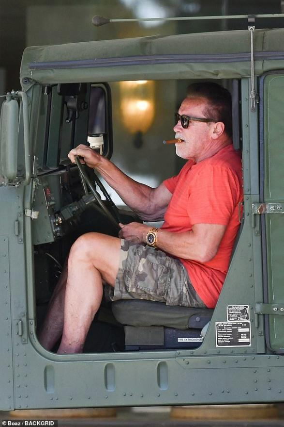 Schwarzenegger shopping in 2020, with a military Hummer